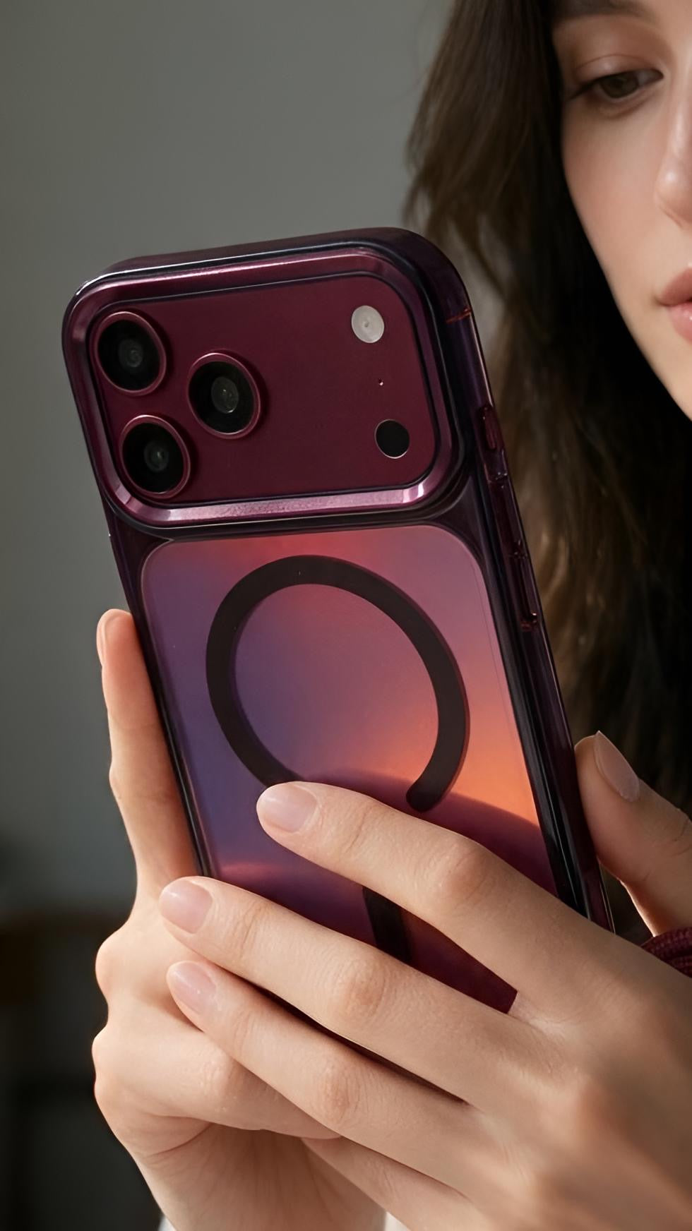 Wine Strap Tornasol Funda con acabado tornasol y botones metálicos para iPhone