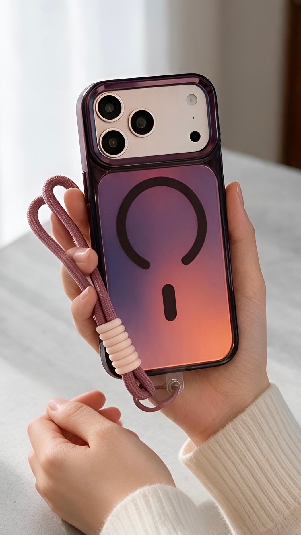 Wine Strap Tornasol Funda con acabado tornasol y botones metálicos para iPhone