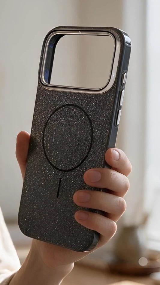 Vista trasera de estuche de glitter negro con diseño elegante y cargador magnético compatible con funda glitter combina
