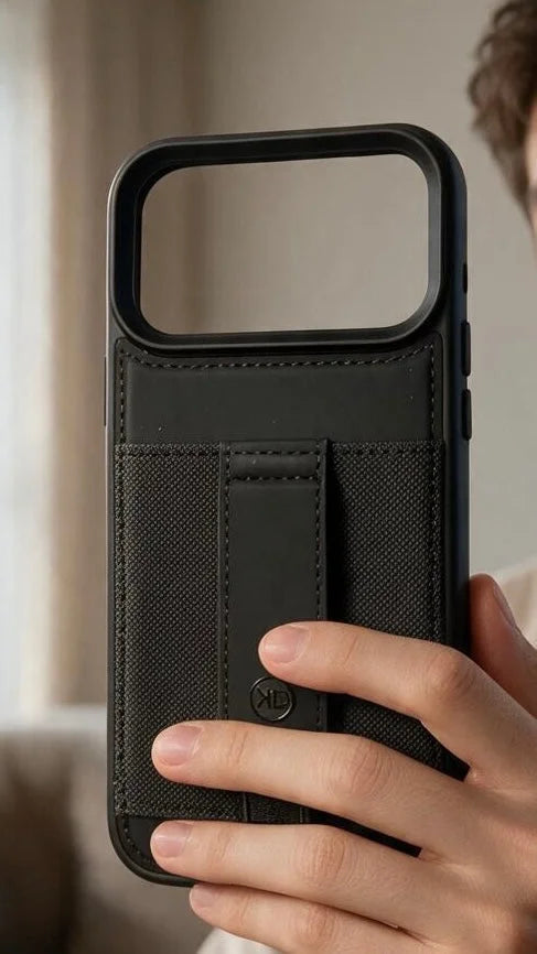 Black TRAVELLER CASE – FUNDA PARA IPHONE CON PORTATARJETAS Y AGARRADERA