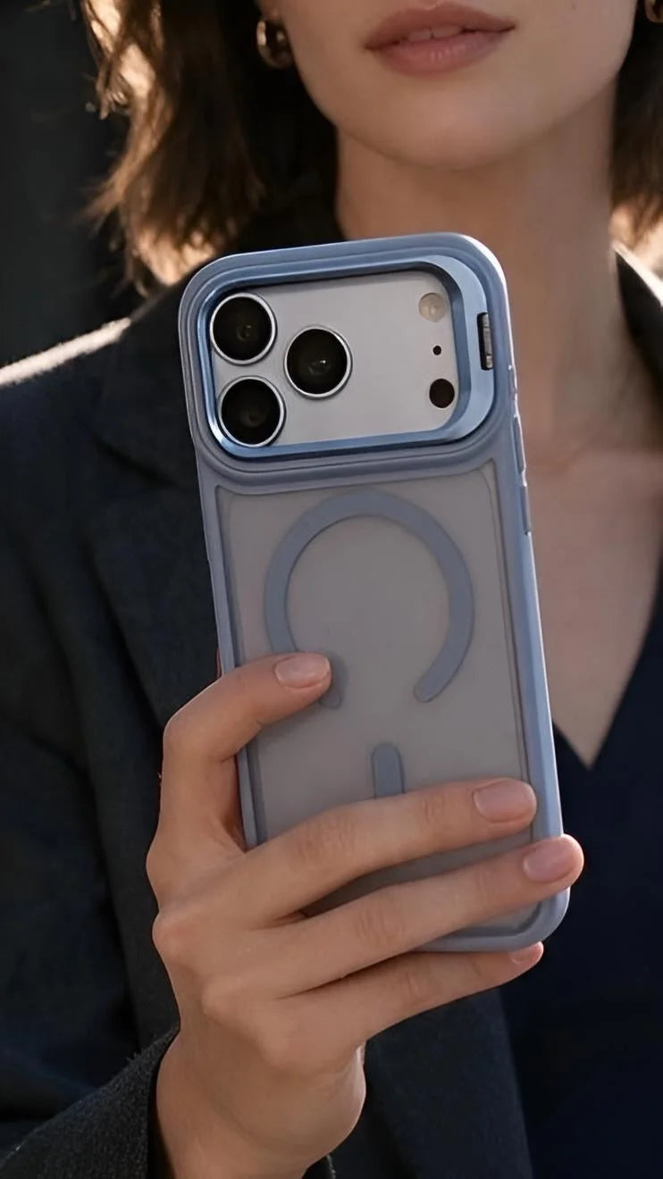Vista trasera de funda celeste matte super armour para iphone con panel trasparente y anillo magnético para carga inalámbrica