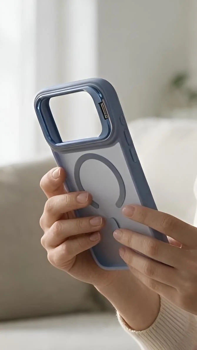 Vista trasera de funda celeste matte super armour para iphone con panel trasparente y anillo magnético de carga