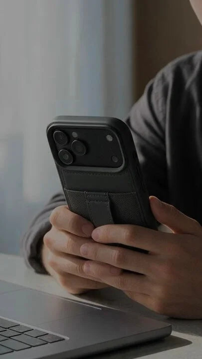 Grey TRAVELLER CASE – FUNDA PARA IPHONE CON PORTATARJETAS Y AGARRADERA
