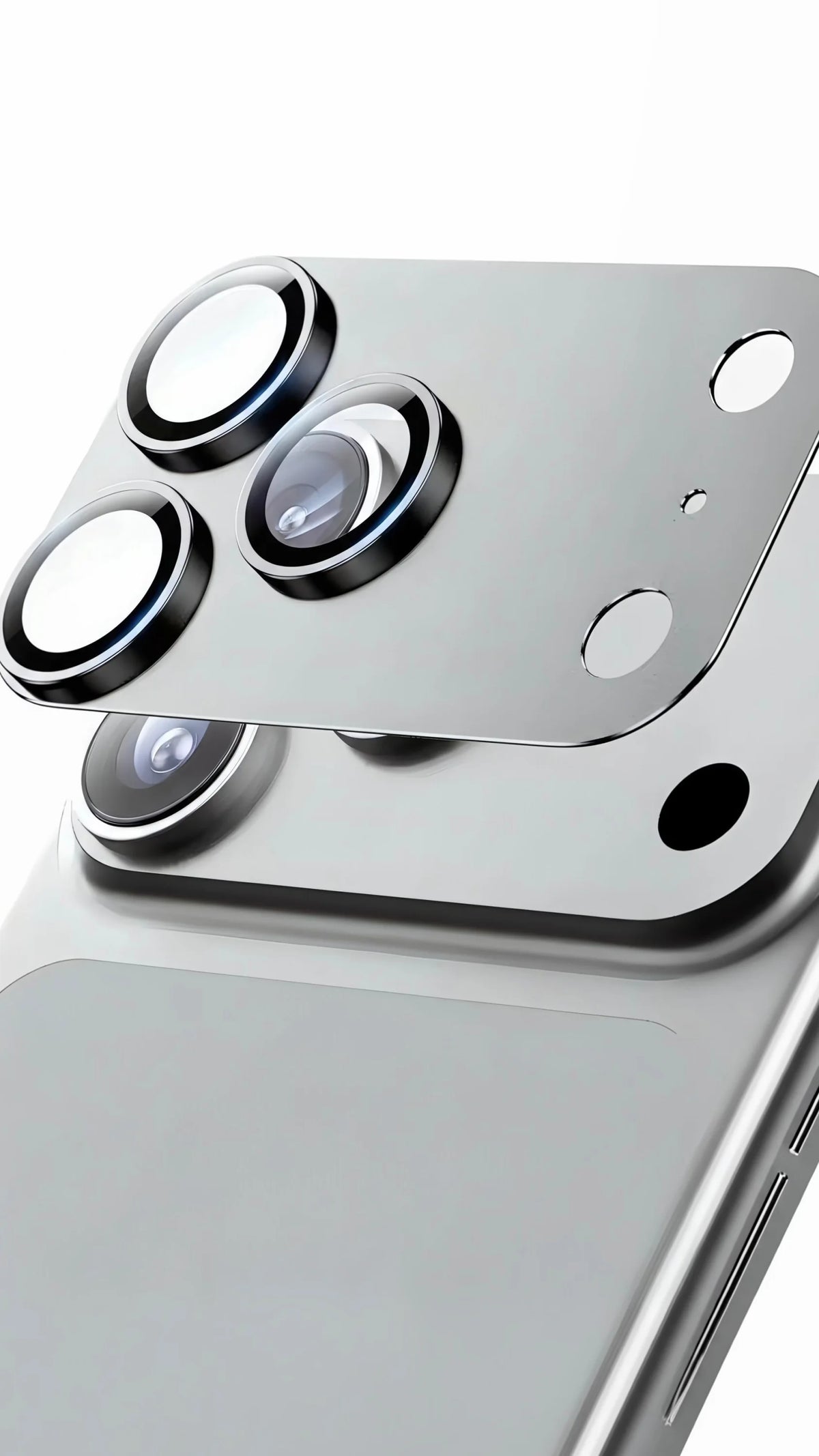 Protector de cámara metálico para iphone pro max en color plateado con diseño minimalista y tres recortes circulares